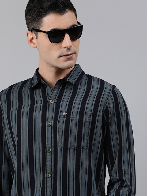 

WROGN Men Navy Blue & Grey Regular Fit Striped Casual Shirt