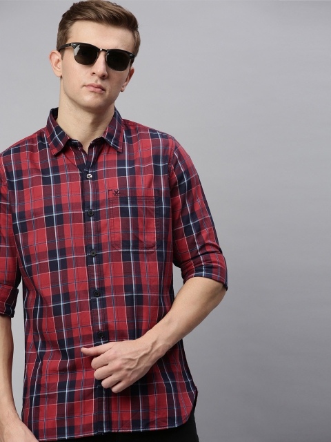 

WROGN Men Red & Navy Blue Slim Fit Checked Casual Shirt