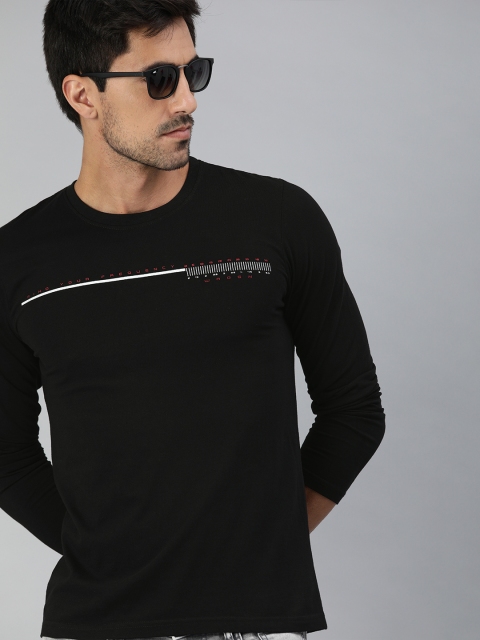 

WROGN Men Black Solid Slim Fit Round Neck T-shirt with Printed Detail