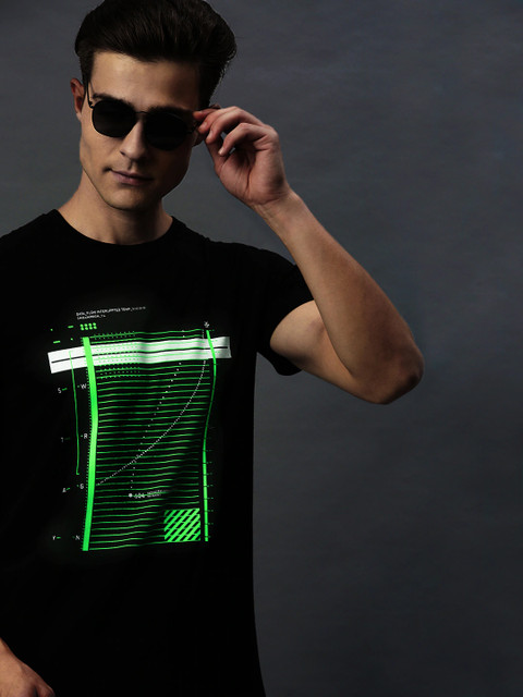 

WROGN Men Black Printed Round Neck Glow in the Dark T-shirt
