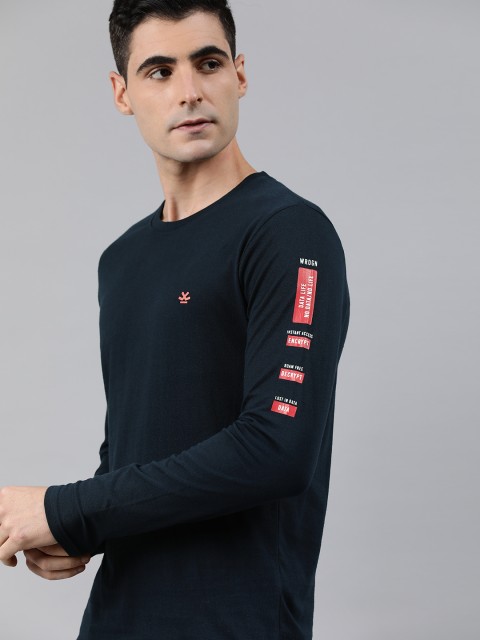 

WROGN Men Navy Blue Slim Fit Solid Round Neck T-shirt with Printed Detail