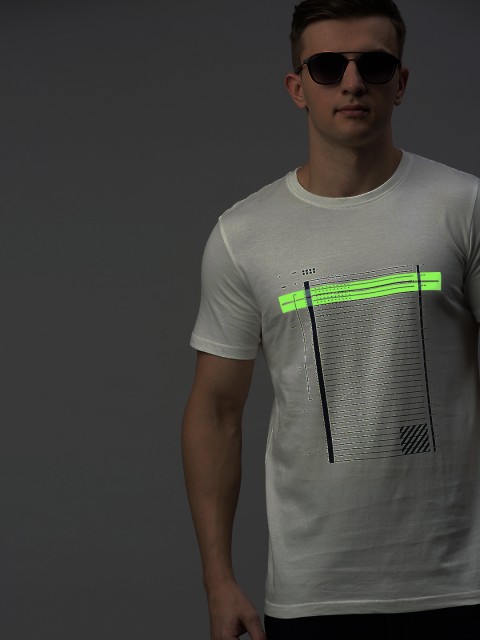 

WROGN Men Off-White Slim Fit Graphic Printed Round Neck Glow in the Dark T-shirt