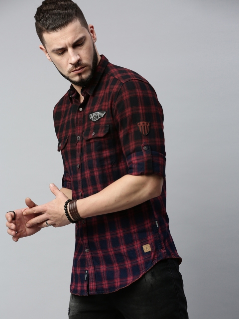 

Roadster Men Navy Blue & Red Regular Fit Checked Casual Shirt