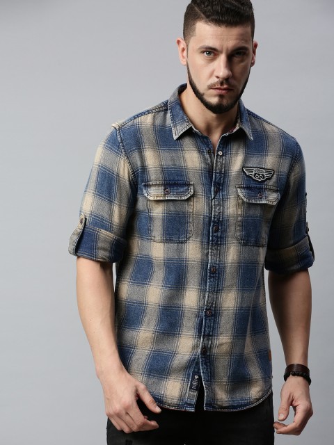 

Roadster Men Navy Blue & Beige Regular Fit Checked Casual Shirt