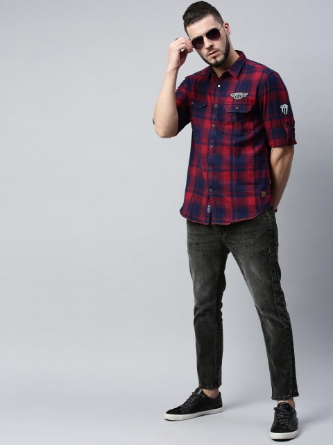 

Roadster Men Navy Blue & Red Regular Fit Checked Casual Shirt