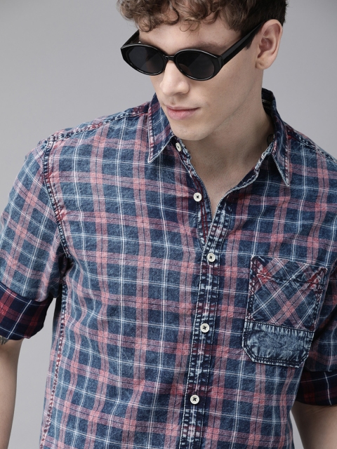 

Roadster Men Blue & Pink Regular Fit Checked Casual Shirt