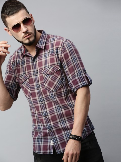 

Roadster Men Maroon & Blue Regular Fit Checked Casual Shirt
