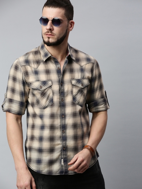 

Roadster Men Brown & Beige Regular Fit Checked Casual Shirt