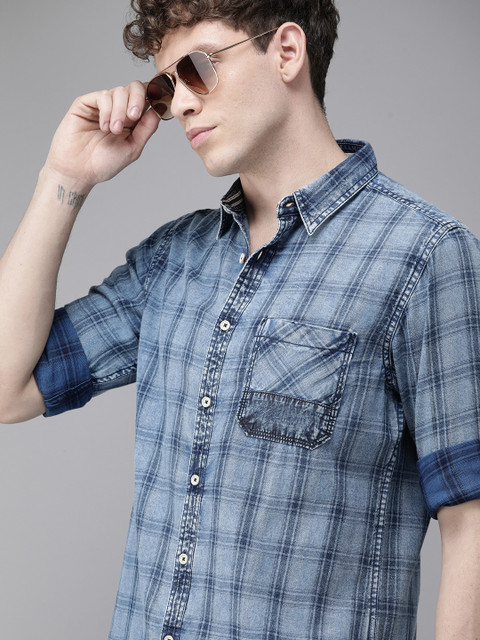 

Roadster Men Navy Blue Regular Fit Checked Casual Shirt
