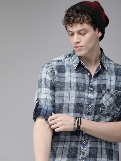 

Roadster Men Navy Blue Regular Fit Checked Casual Shirt