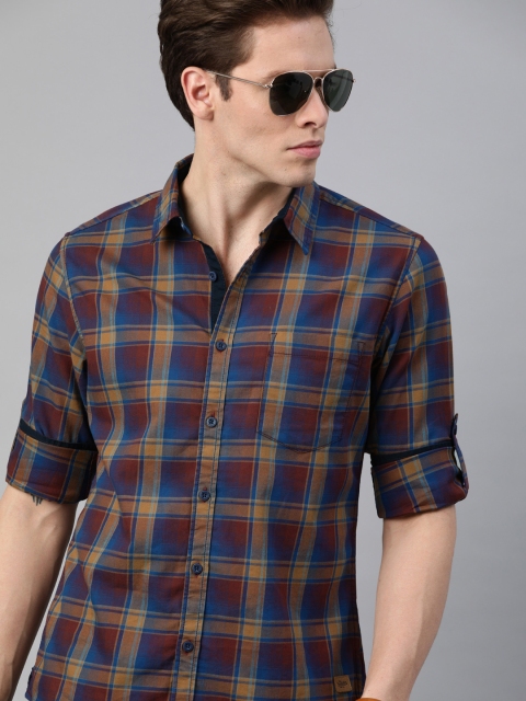 

Roadster Men Navy Blue & Maroon Regular Fit Checked Casual Shirt