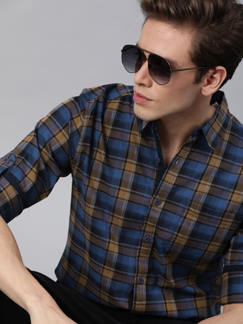 

Roadster Men Navy Blue & Yellow Regular Fit Checked Casual Shirt