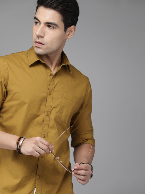 

Roadster Men Mustard Regular Fit Solid Casual Shirt
