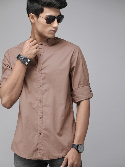 

Roadster Men Mauve Solid Shirt with Brand Logo Applique Detail