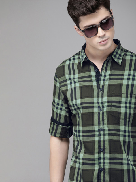 

Roadster Men Antiviral & Antibacterial protection Olive Green & Blue RegularFit Checked Casual Shirt