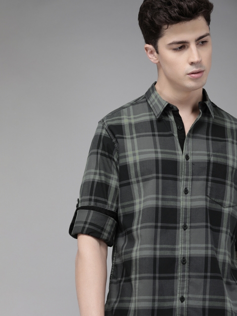 

Roadster Men Antiviral & Antibacterial protection Black & Grey Regular Fit Checked Casual Shirt