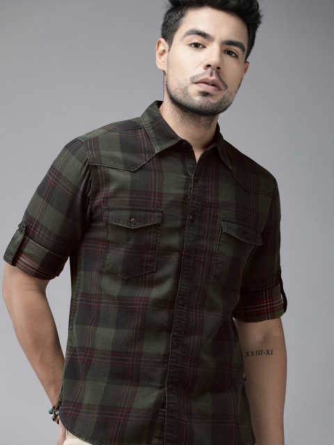 

Roadster Men Green & Red Regular Fit Checked Casual Shirt