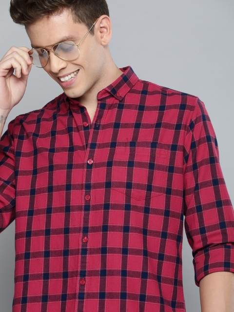 

Mast & Harbour Men Red & Navy Blue Regular Fit Checked Casual Shirt