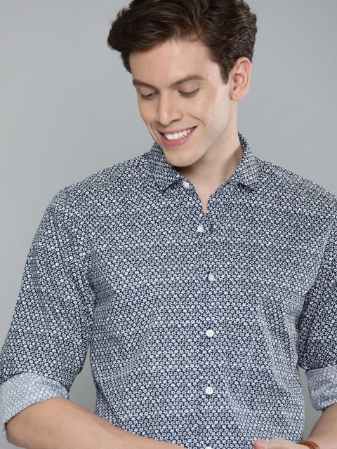 

Mast & Harbour Men Navy Blue & White Regular Fit Floral Printed Casual Shirt