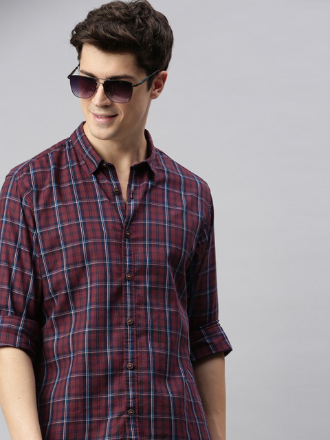 

Mast & Harbour Men Maroon & Black Regular Fit Checked Casual Shirt