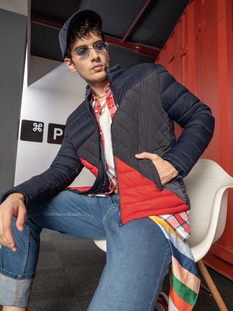 

Flying Machine Men Navy Blue & Red Colourblocked Lightweight Puffer Jacket