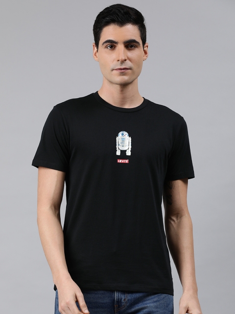 

Levis Men Black Solid Round Neck T-shirt with Print Detail