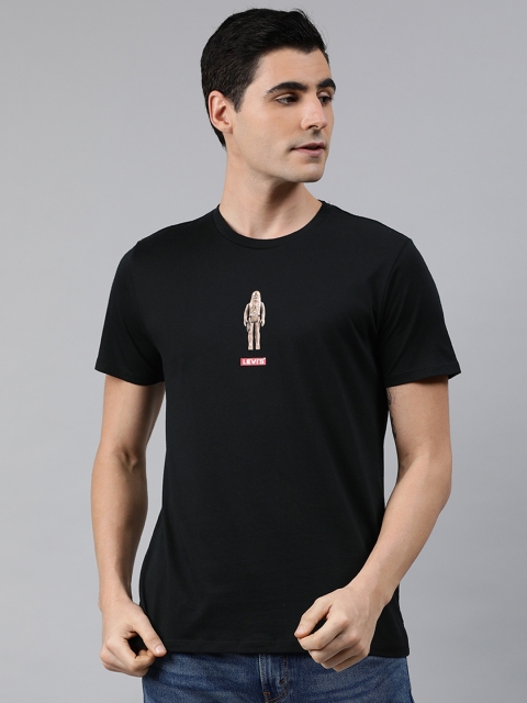 

Levis Men Black Solid Round Neck T-shirt with Print Detail