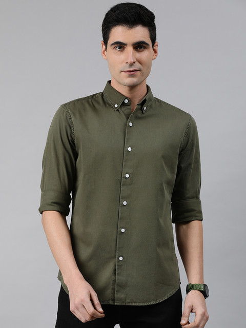 

Levis Men Olive Green Slim Fit Solid Casual Shirt
