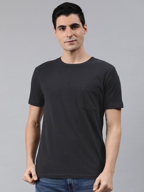 

Levis Men Black Solid Round Neck Pure Cotton T-shirt with Pocket