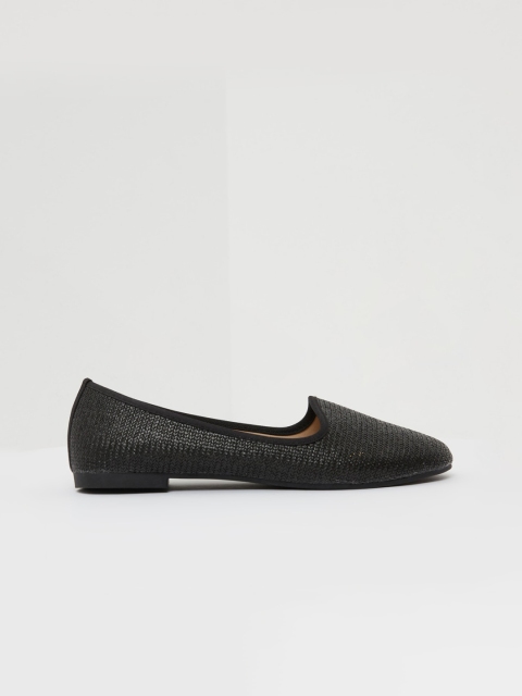 

shoexpress Women Black Textured Loafers