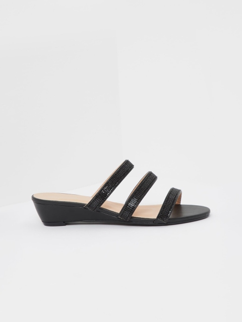 

shoexpress Women Black Solid Sandals