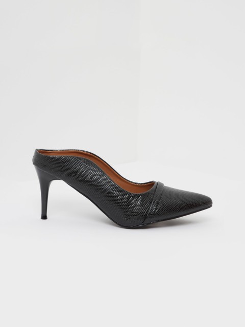

shoexpress Women Black Textured Pumps