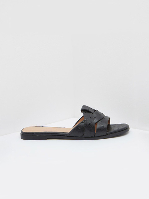 

shoexpress Women Black Textured Open Toe Flats
