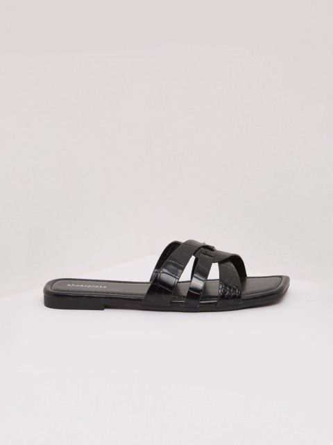 

shoexpress Women Black Textured Open Toe Flats
