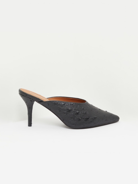 

shoexpress Women Black Textured Slim Heels