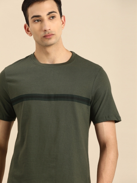 

ether Men Olive Green Pure Cotton Solid Round Neck T-shirt with Striped Detail