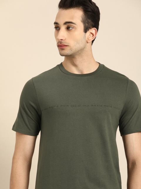 

ether Men Olive Green Solid Pure Cotton Round Neck T-shirt with Printed Detail
