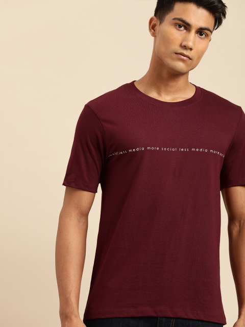 

ether Men Maroon Solid Round Neck T-shirt with Print Detail