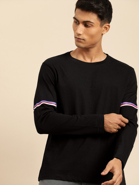 

ether Men Black Solid Round Neck T-shirt with Stripe Detail