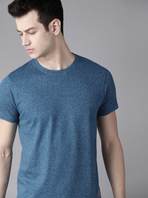 

Roadster Men Blue & Black Grindle Effect Solid Round Neck T-shirt