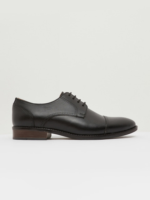 

shoexpress Men Black Solid Formal Derbys