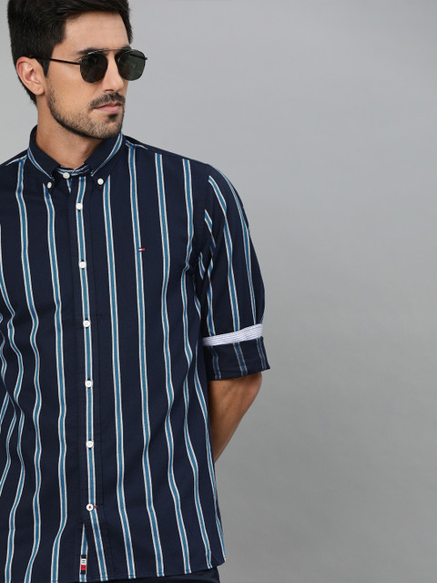 

Tommy Hilfiger Men Navy Blue & Off-White Regular Fit Striped Casual Shirt