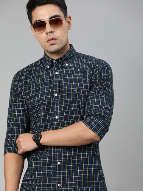 

Tommy Hilfiger Men Navy Blue & White Slim Fit Checked Casual Shirt