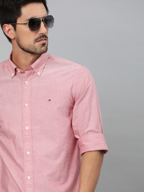 

Tommy Hilfiger Men Red Regular Fit Solid Casual Shirt