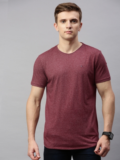 

Tommy Hilfiger Men Maroon Solid Round Neck T-shirt