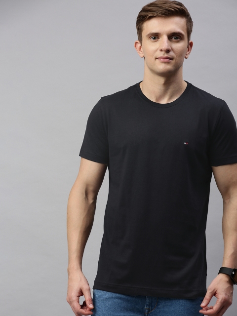

Tommy Hilfiger Men Navy Blue Solid Round Neck T-shirt