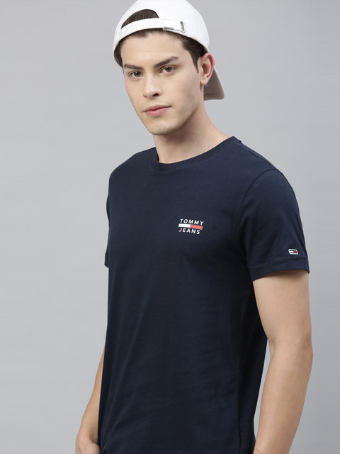 

Tommy Hilfiger Men Navy Blue Solid Round Neck T-shirt