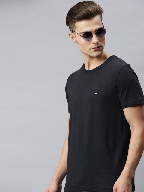 

Tommy Hilfiger Men Navy Blue Solid Round Neck T-shirt
