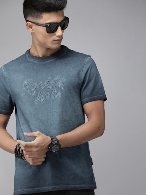 

Roadster Men Navy Blue Self Design Round Neck T-shirt