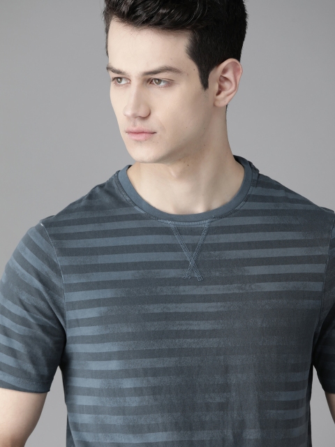 

Roadster Men Blue Striped Pure Cotton Round Neck T-shirt